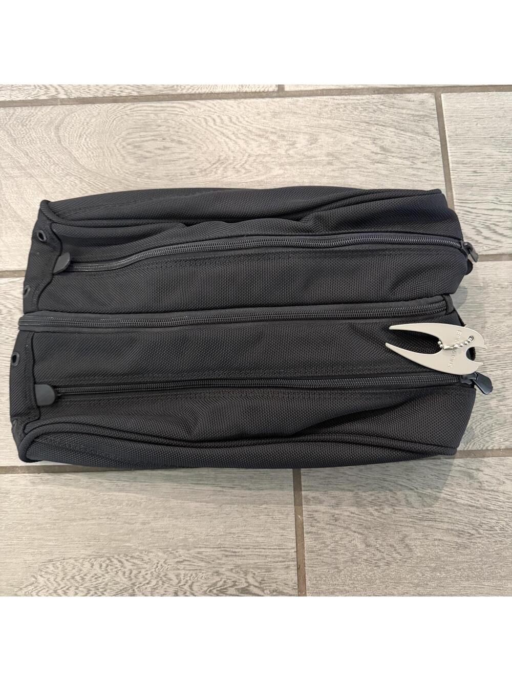 Briggs & Riley Black Travel Shoe Bag Individual Separate Compartments Zip Nylon